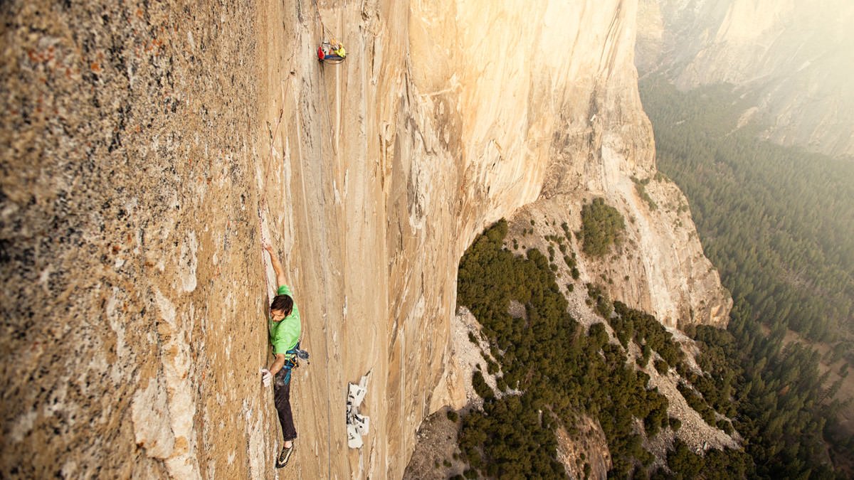 Jorgeson keresztre feszítve a kulcshelynek számító 15. hosszban