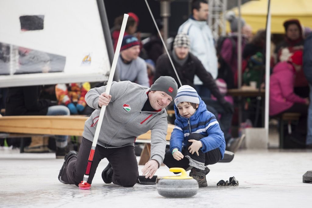 Curling Forrás: telisportagvalaszto.hu