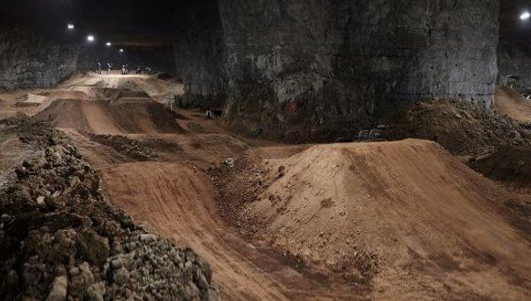 Gigantikus földalatti bringapark