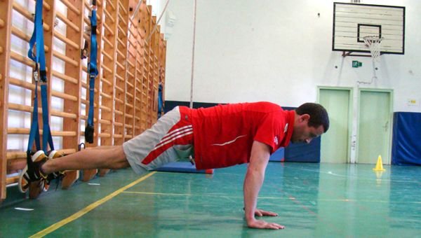 Suspended atomic push-up Forrás: Teamworkout.hu