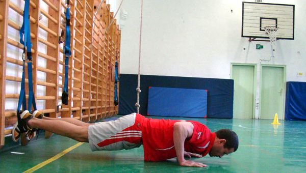 Suspended atomic push-up Forrás: Teamworkout.hu