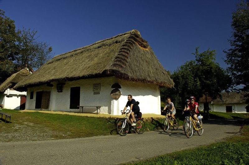 Kerékpározás a Weinidylle Természeti Parkban 