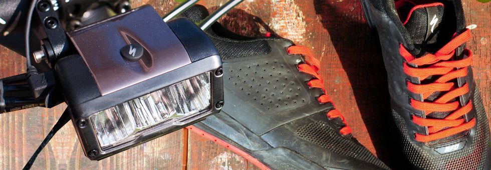 Specialized cipőben, nagy fényerővel