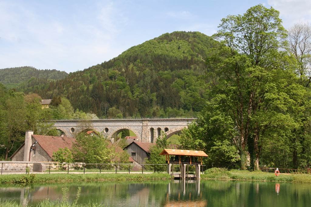 Töpperschloss Neubruck felé