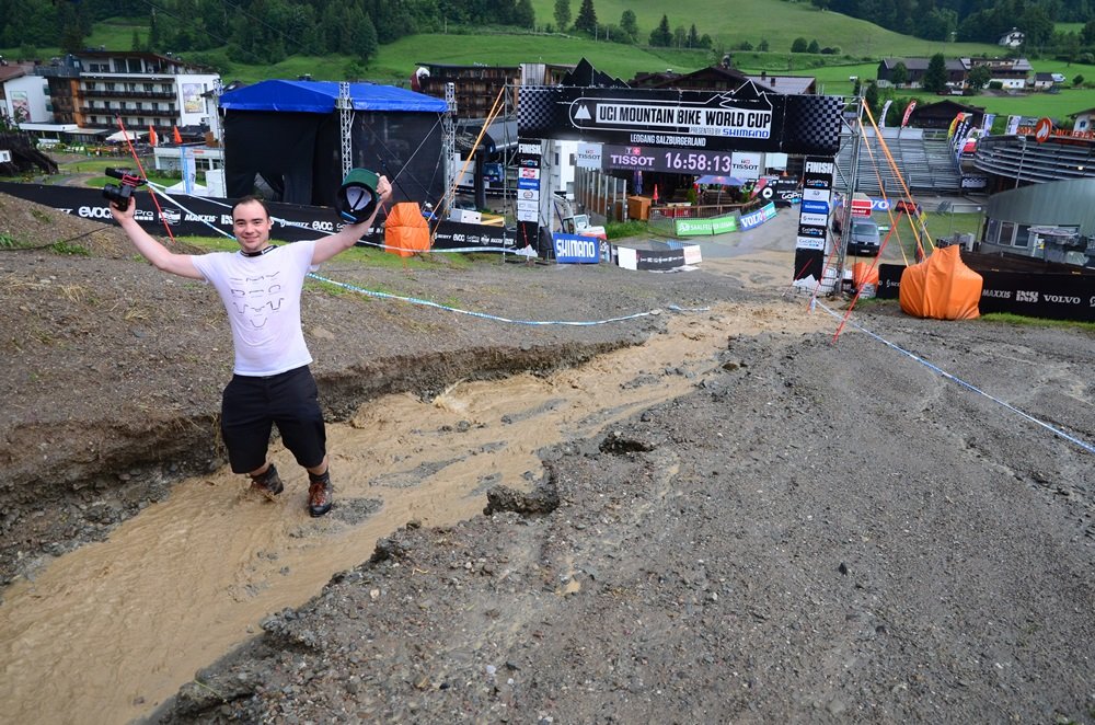 Bedécs Péter fürdik Forrás: Limit Racing Team