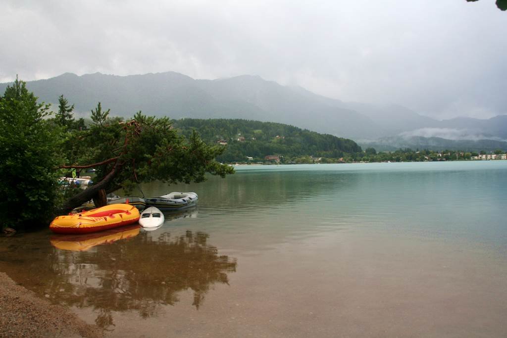 A Faaki-tó vizének színe egyedülállóan türkizkék