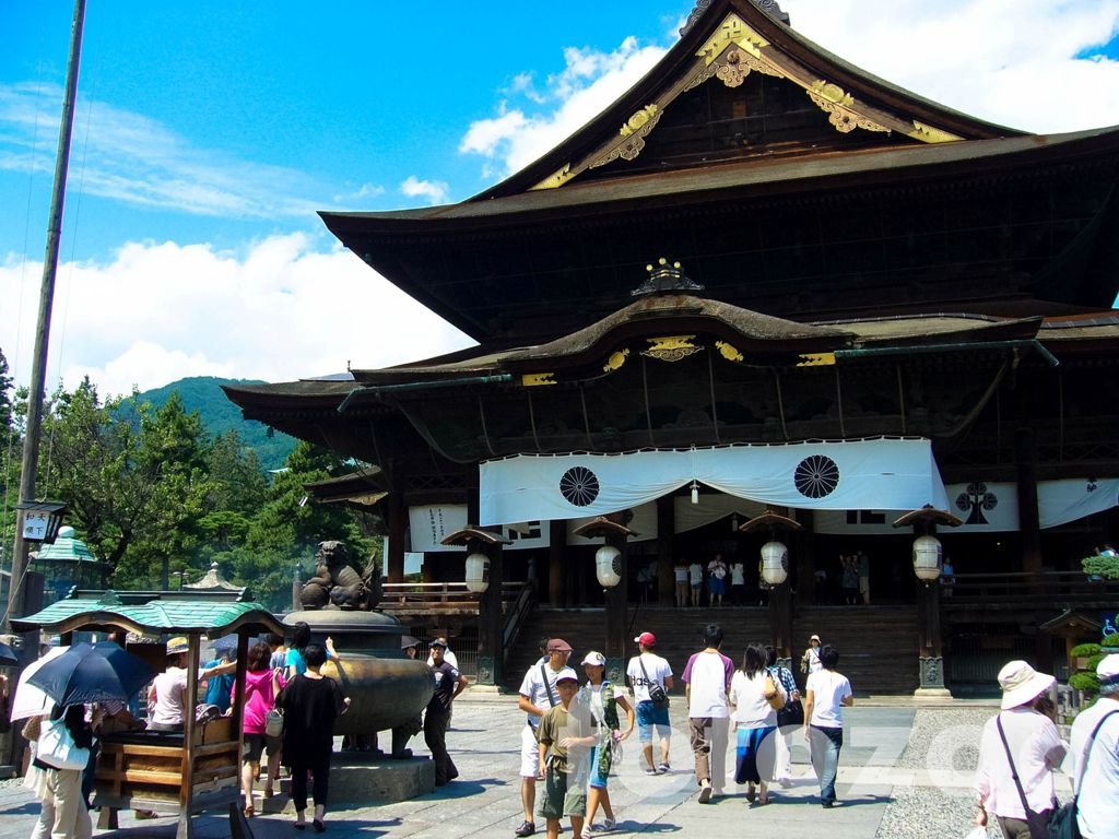 Nagano tiszteletre méltó nagytemploma, Zenko-ji. Mindössze 1300 éves.