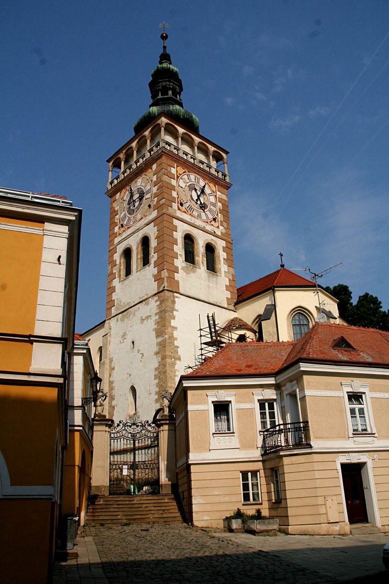 Óratorony Mikulovban a főtér mellett