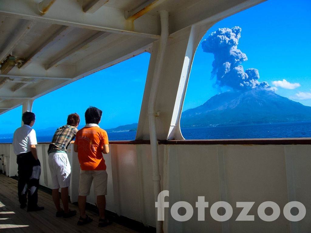 Másnap a hajóról azért teljesen más megvilágításba kerül Sakurajima, a gonosz tűzhányó.
