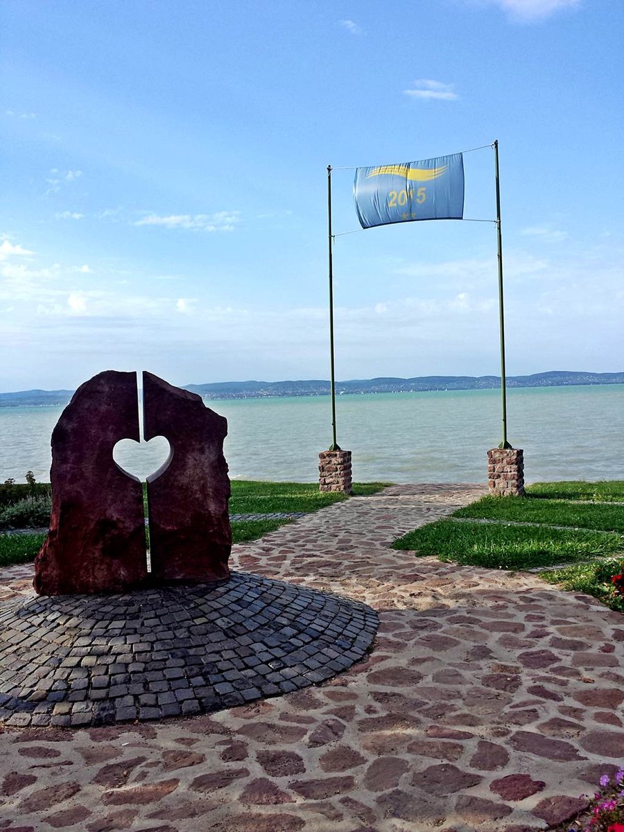 Balaton Szíve szobor Zamárdiban