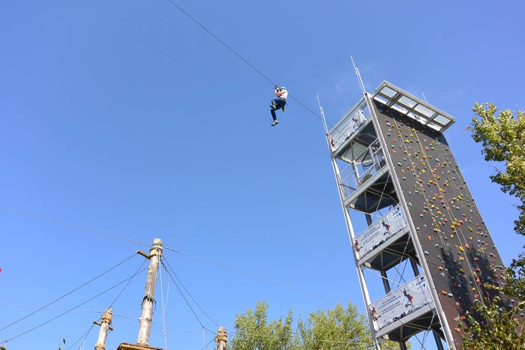 A tetejéről canopy indul