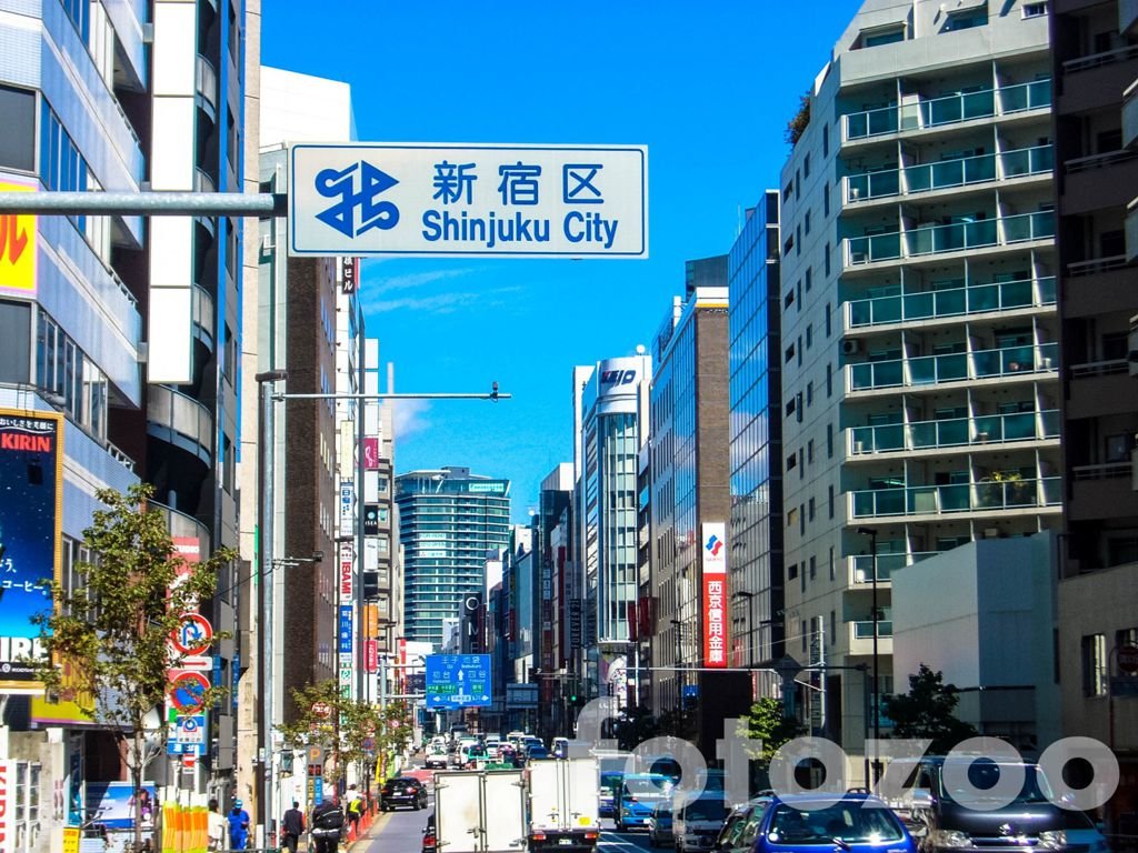 Shinjuku City, a legforgalmasabb negyedek egyike, igazi kihívás itt áttekerni.
