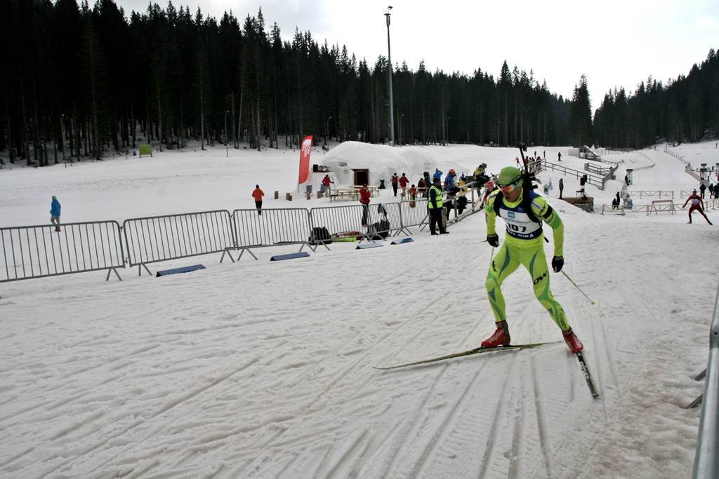 Biatlon verseny Szlovénia egyik legkedveltebb sífutó arénájában, Pokljukán