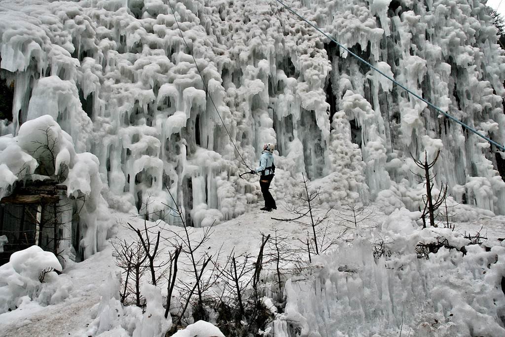 Jégfalmászás a Mlačca szurdokban Forrás: www.mozgasvilag.hu