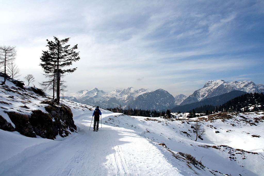 Hótalpazás és sítúrázás a Kamnik Savinja Alpokban Forrás: www.mozgásvilág.hu