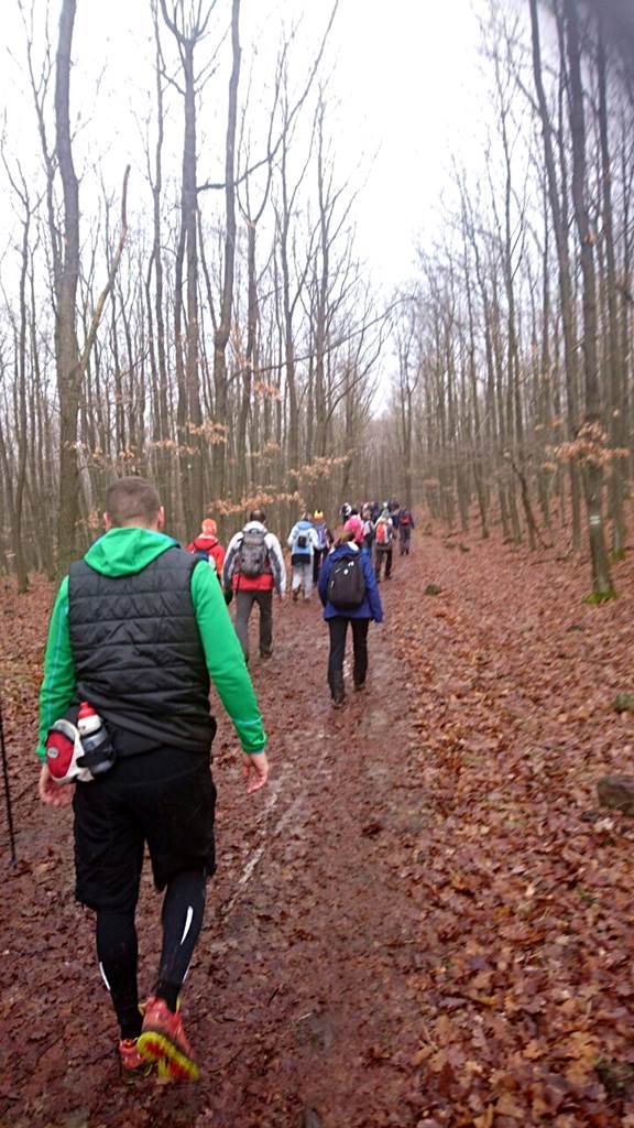 A turistaúton hol sétálva, hol pedig futva haladtunk előre