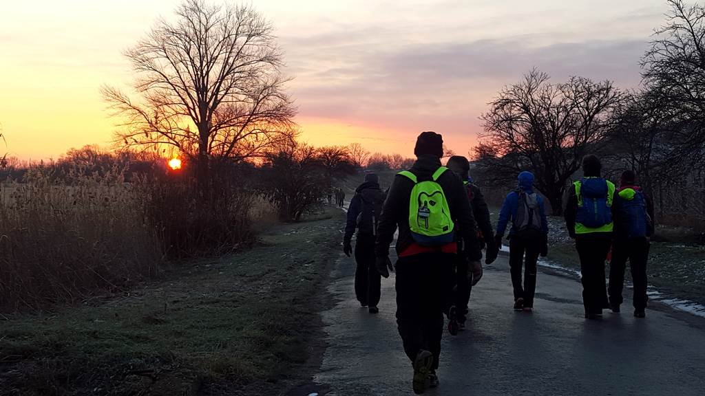 Lassan elérjük az első 27 km-t, itt a mezőny már kezd széthúzódni.