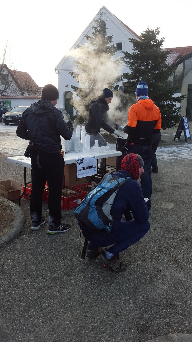 Balf után újabb 12 km-rel, Hegykőnél tudtak a résztvevők ismét frissíteni.