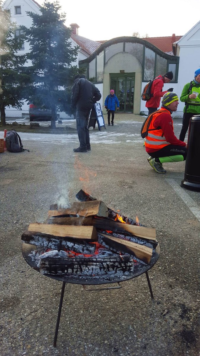 Hegykőn forró tea, müzli és egy kis tábortűz várta a tömeget.