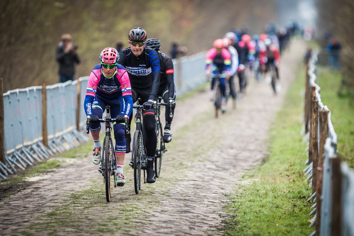 Párizs-Roubaix bejárás Forrás: Merida Road Team