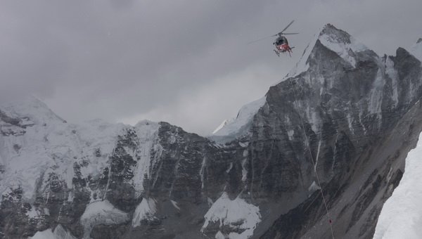 Helikopter mentés közben az Everesten Forrás: Discovery Channel