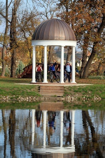 Fehérvárcsurgó, Károlyi kastélypark