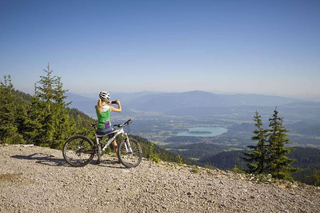 Jepzasattel Faaker See látkép