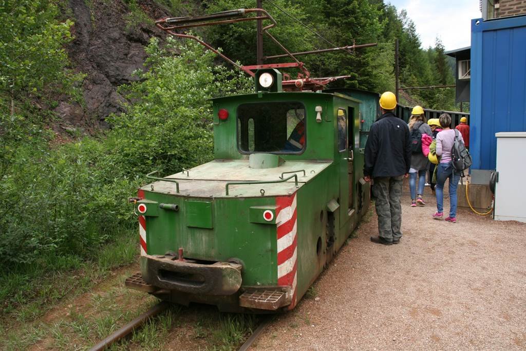 Katl, a bányavonat, amellyel 1,5 km mélyre utazunk az egykori bányába