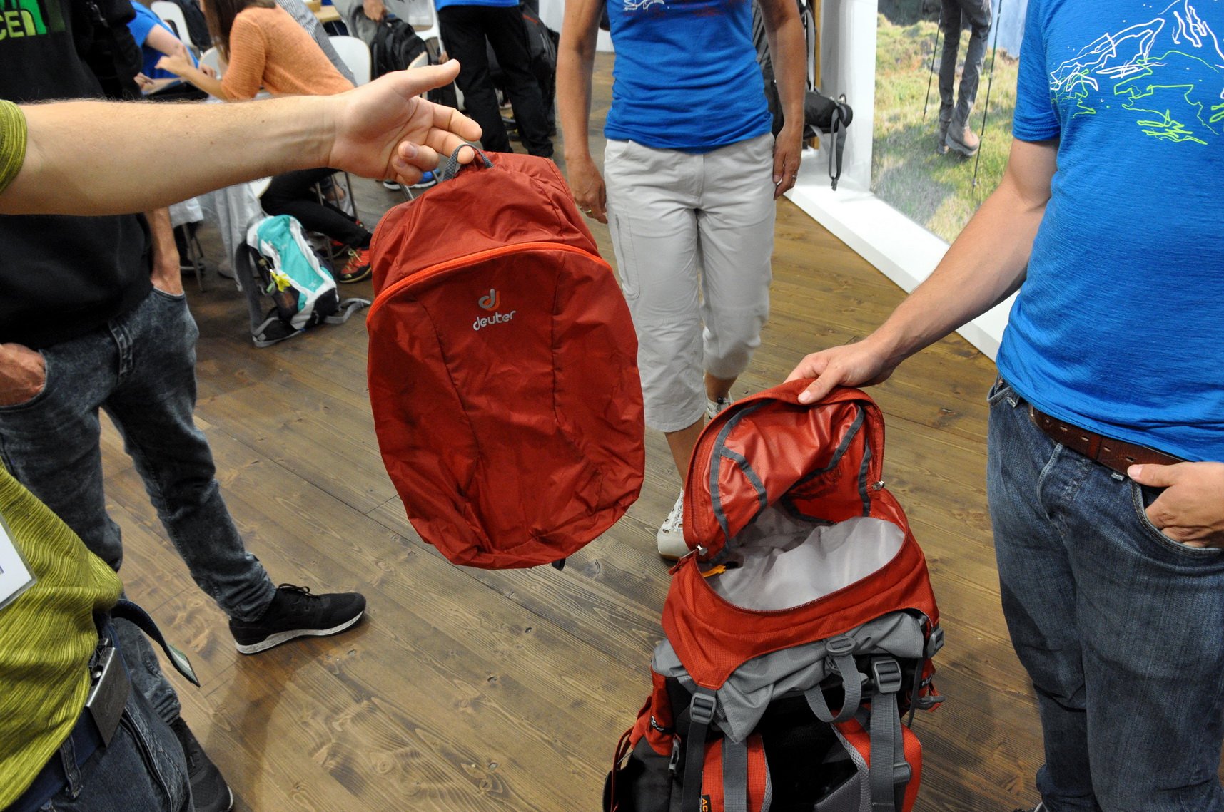 Egy mini hátizsák is jár az Aircontact Pro hátizsákhoz