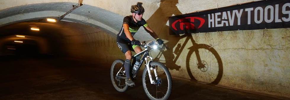 Hív a sötétség! Föld alatti bringaverseny kőbányán! Hír