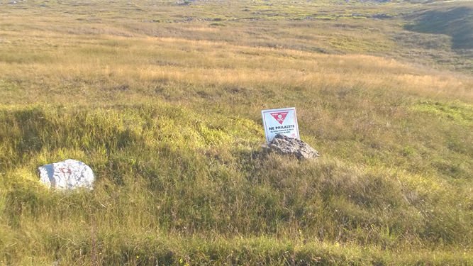 Aki le meri csalni a pályát, megérdemli. Meg sem óvnám :) Egy-két akna maradt a délszláv háborúból