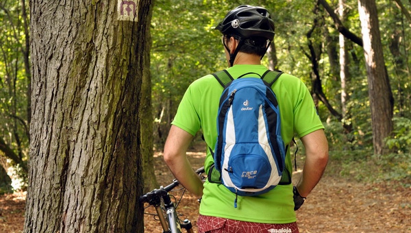 Miniatűr hátizsák, melybe meglepően sok belefér – Deuter Race Exp Air