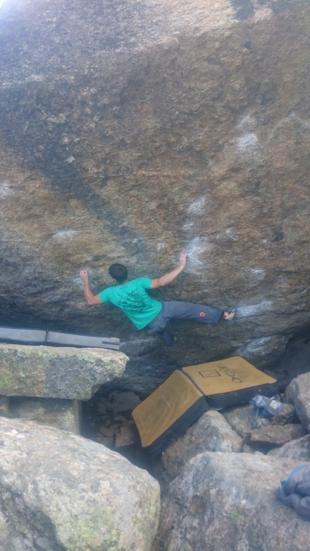 Silvretta (Ausztria) Smiling 8B FA (Firs ascent, tehát Tomi mászta meg először)