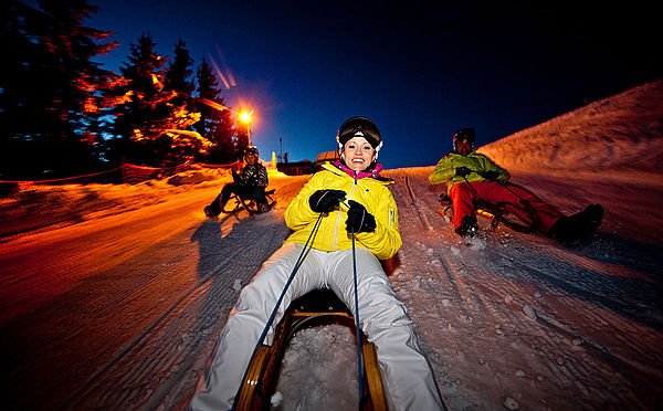 Éjszakai szánkózás a 7 km hosszú Hochwurzen szánkópályán