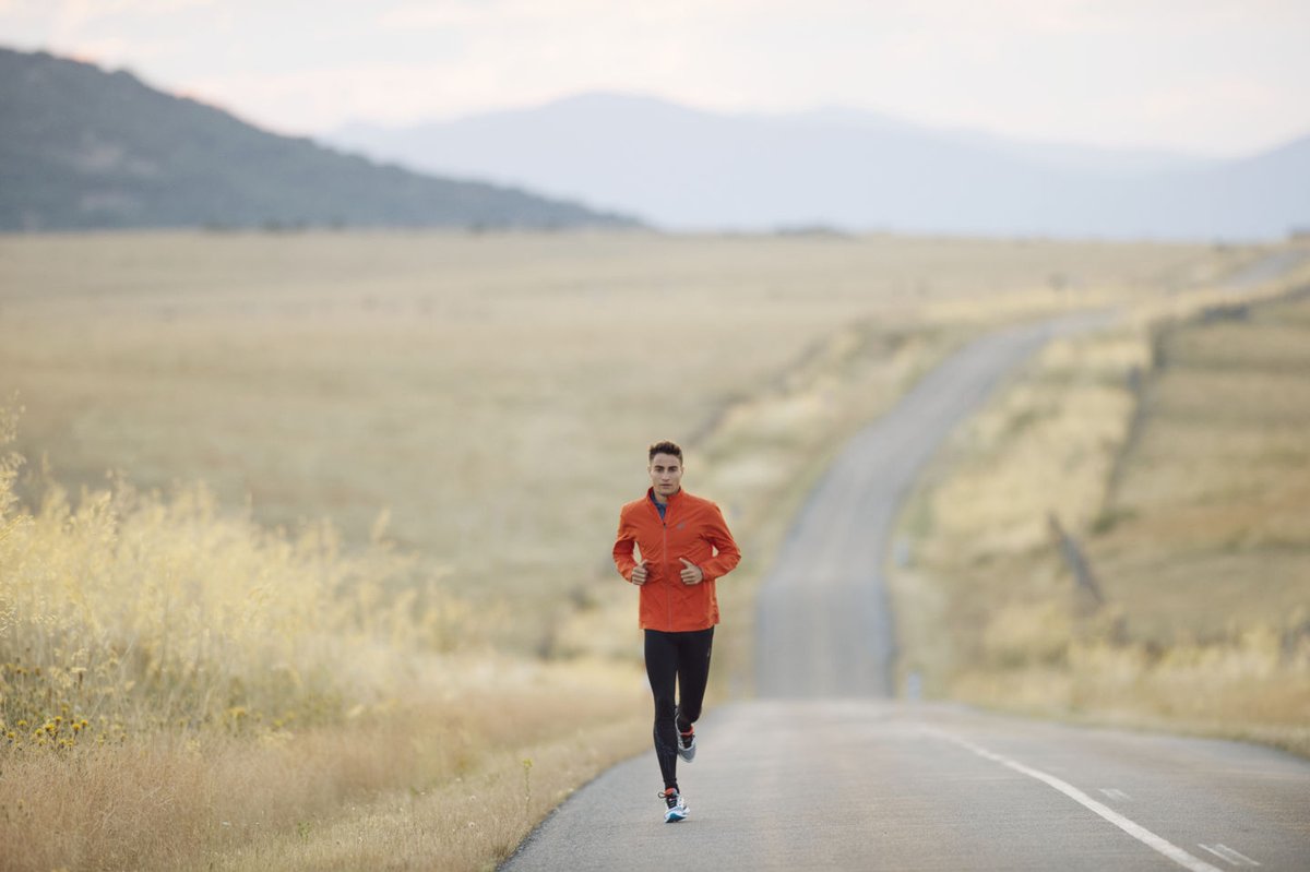 AW16_GEL_CUMULUS_RUN_MEN_LR.jpg Forrás: Asics - Nyúlcipőbolt