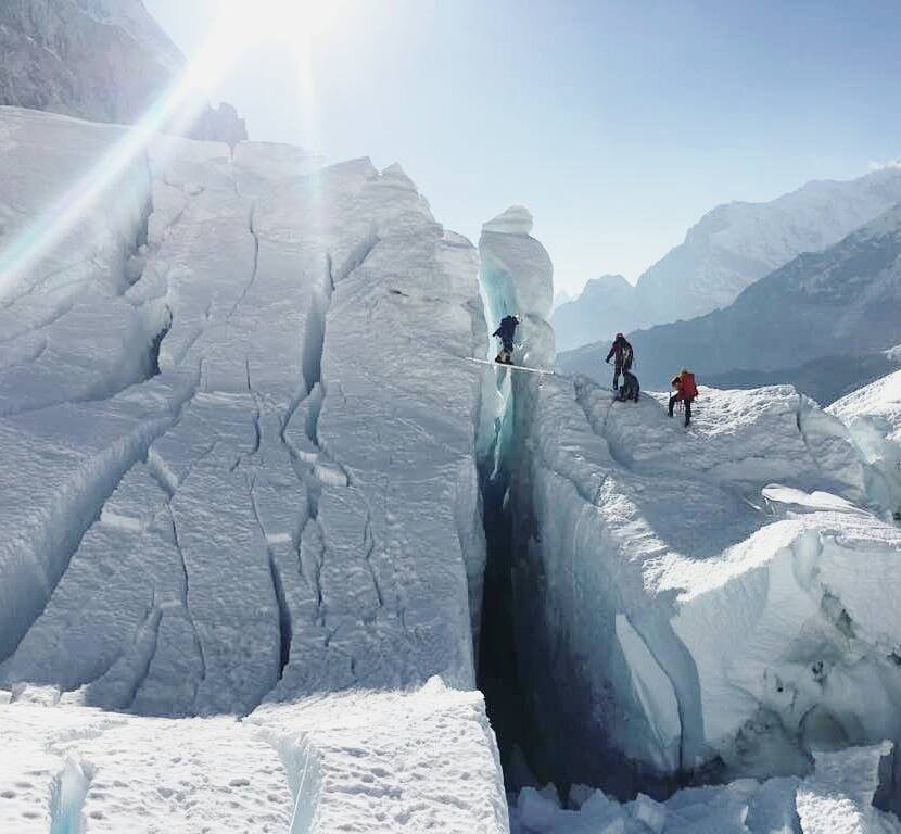 Útépítés a Khumbu-jégesésben Forrás: Alex Txikon Facebook