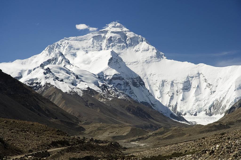 Everest North Face toward Base Camp Tibet Forrás: (c) Luca_Galuzzi_2006