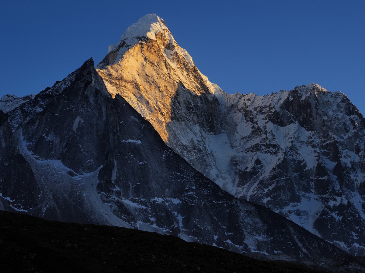 Az Ama Dablam a lenyugvó nap fényében Forrás: Mozgásvilág/Pintér László