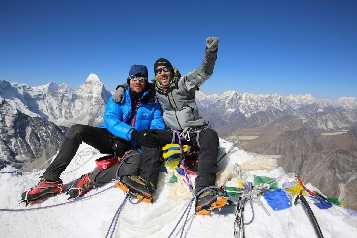 Száraz Dénes és Mohai Balázs az Island Peak csúcsán Forrás: MEE/Mohai Balázs/Phurba Namgyal Serpa