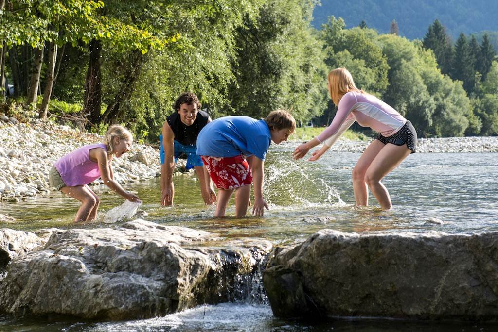 Vidám pancsolás a Sava folyóban