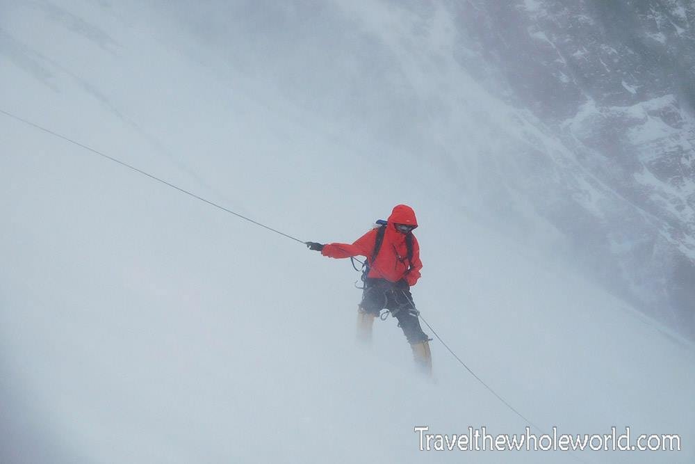 Ereszkedés az Everesten szélviharban Forrás: George Kashouh