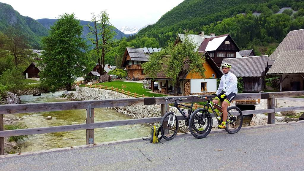 Stara Fuzina, háttérben a Triglav csúcsa