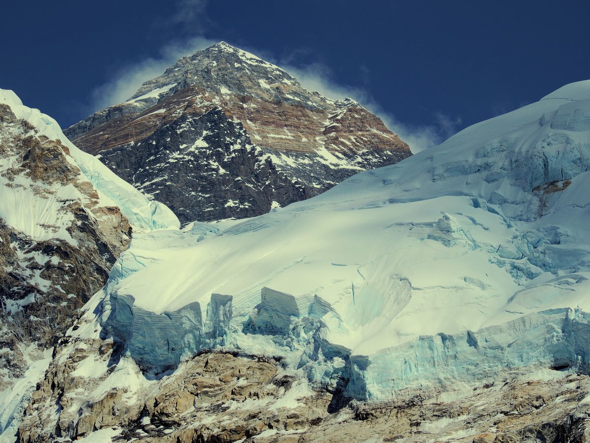 Mount Everest a nepáli alaptábor közeléből Forrás: Mozgásvilág/Pintér László