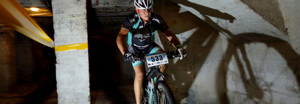 A fiúk a bányában bringáznak: jön a nyolcadik csapás!