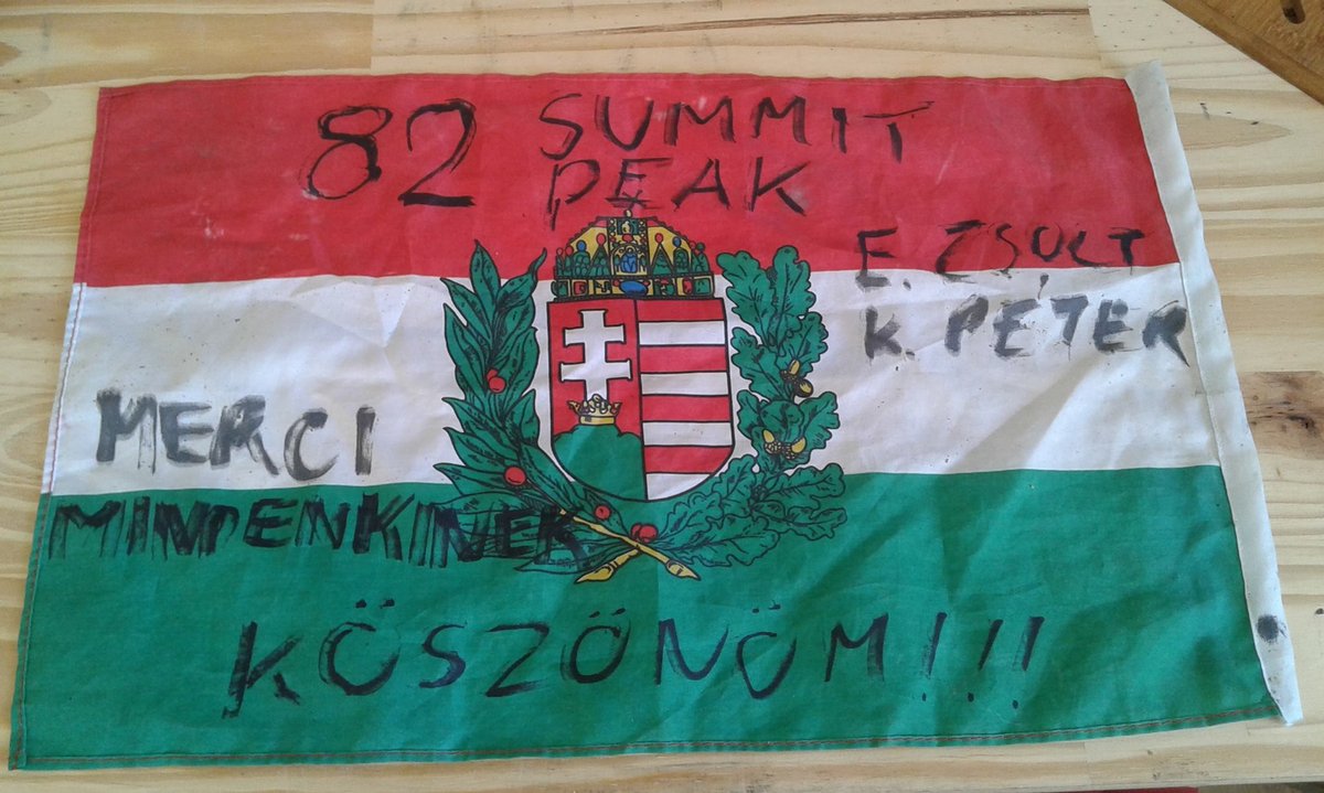A mindenkinek köszönő zászló Forrás: Lengyel Ferenc Facebook