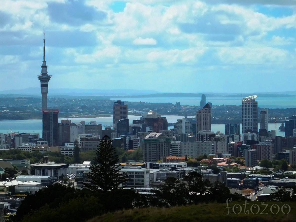 Falu a négyzeten? Nekem nem úgy tűnik. Auckland igazi világváros minden angol és ausztrál közhiedelem ellenére.