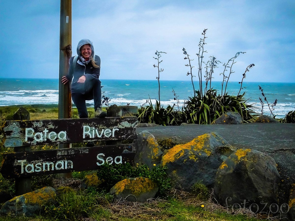 Itt találkozik a Patea folyó és a Tasmán-tenger. Mit mondjak, ennél szebb és jobb időben is találkozhatnának…Nyár kellős közepe van az ég szerelmére!!!
