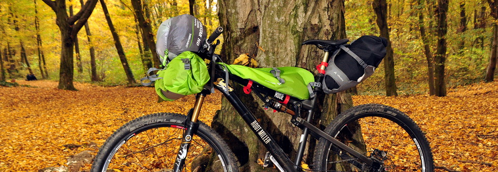 Felmálházott MTBvel az ösvényeken - Vaude Trail táskák