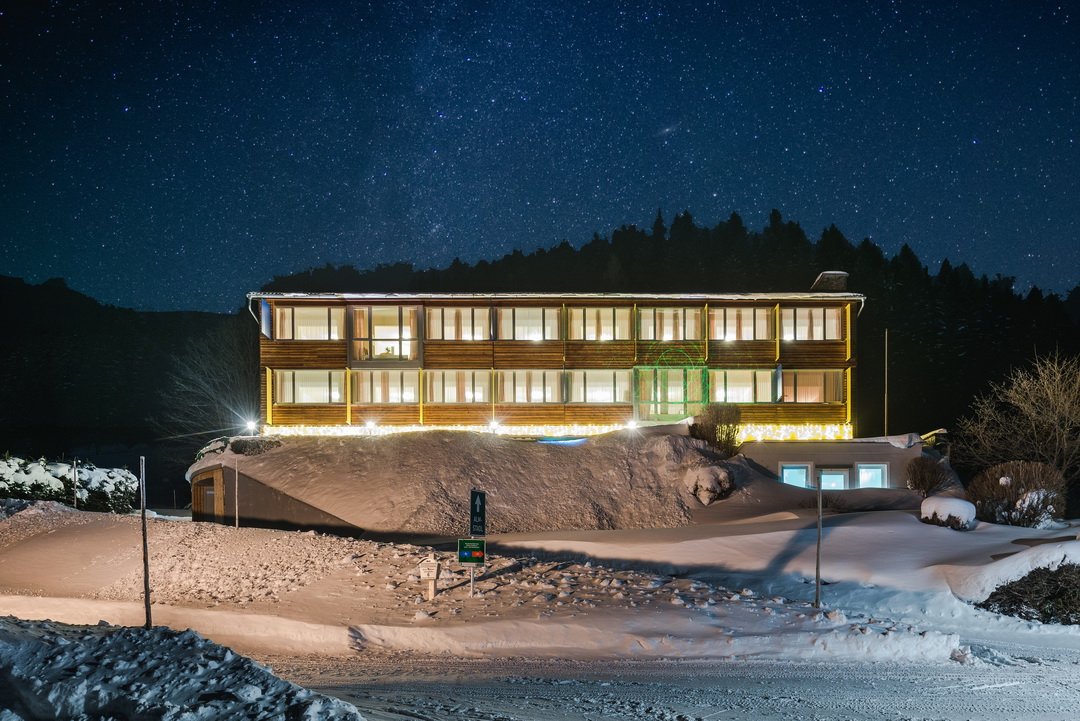 A Hotel Sonnhof Hohentauern egy téli estén