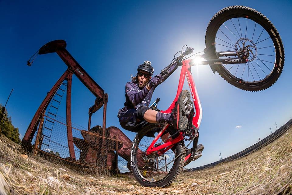 Robert Piekara és a KROSS New Moon 3.0 Enduro MTB